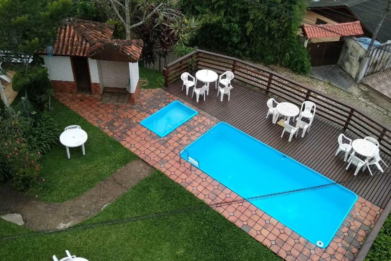 Em Petropolis, Edificio Majestoso Cremerie *