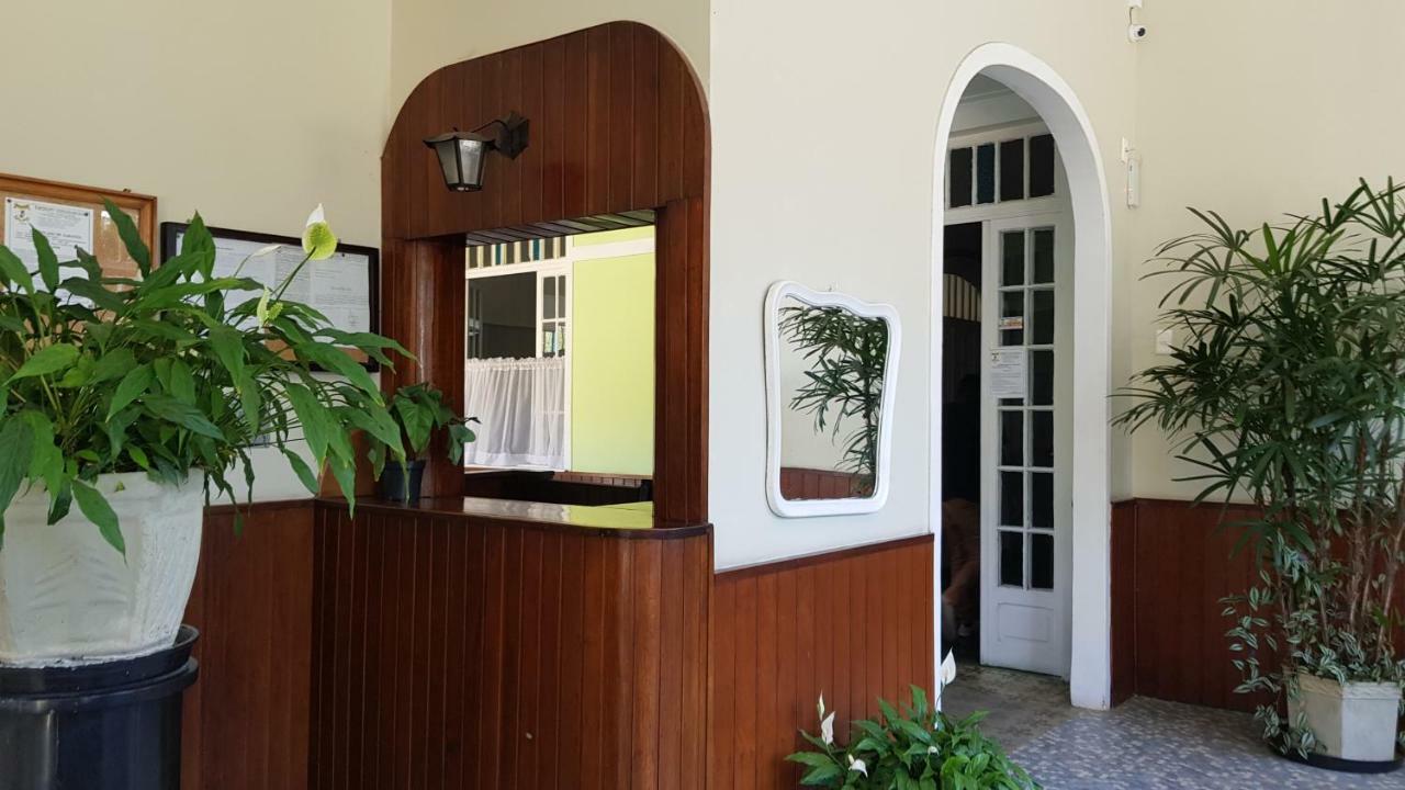 Em Petropolis, Edificio Majestoso Cremerie *