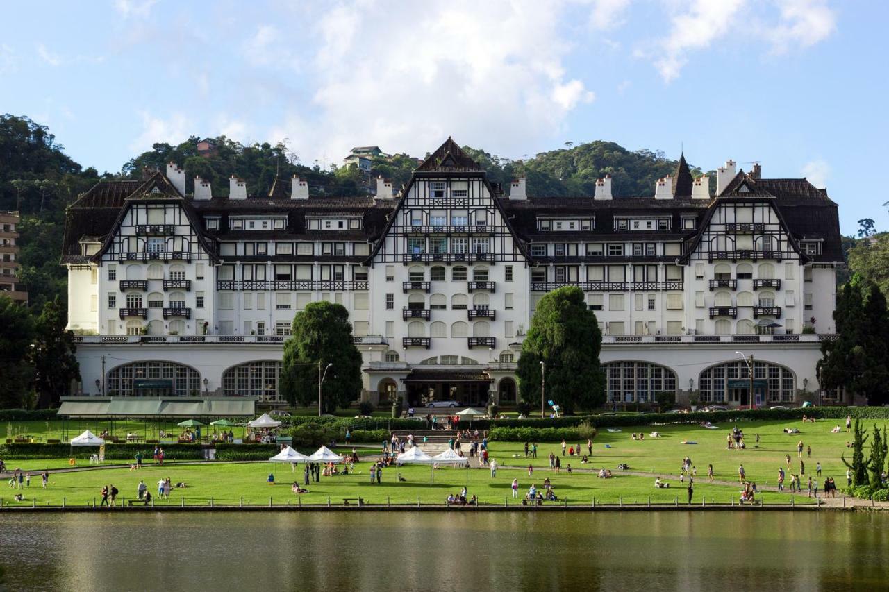 Em Petrópolis, Edifício Majestoso Cremerie * Petrópolis
